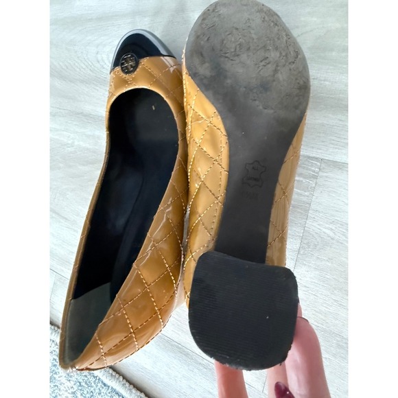 Tory Burch Quilted Patent Leather Cap Toe Heels Tan Black Size 8.5M - Picture 9 of 10